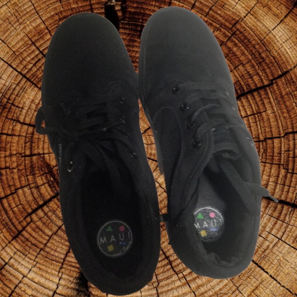 Black sneakers Maui and Sons